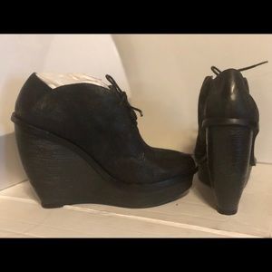 Lace up platform suede